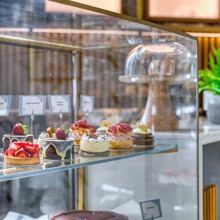 Hotel The First Collection Dubai Business Bay Extérieur photo "The pastry shop is open for business"