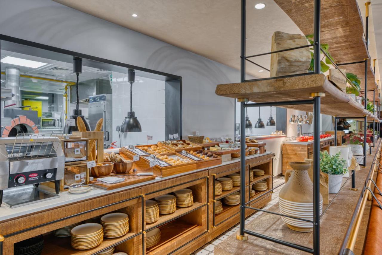 Hotel The First Collection Dubai Business Bay Extérieur photo Breakfast buffet at the hotel